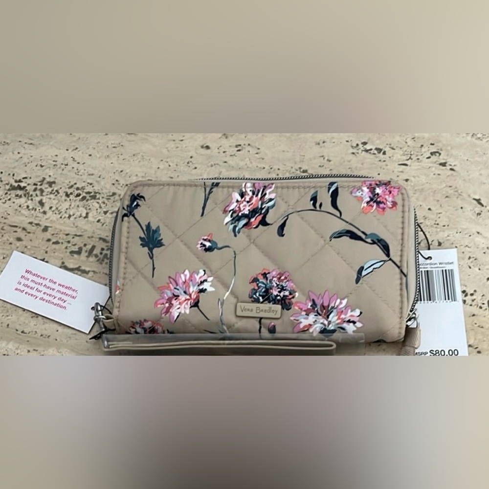 🌸 Vers Bradley RFiD accordion wristlet in “ Strawflowers”. NWT